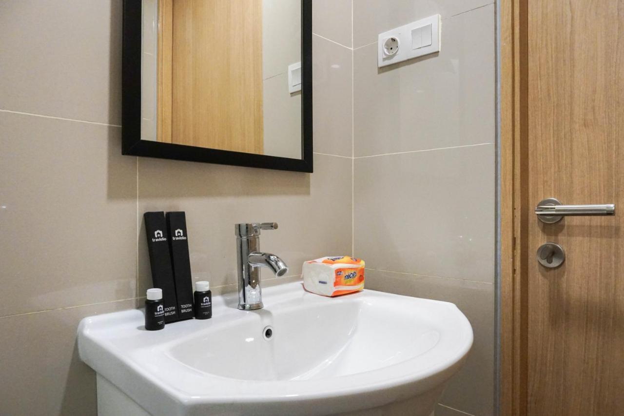 Modern 2br At Maqna By Travelio * Jakarta