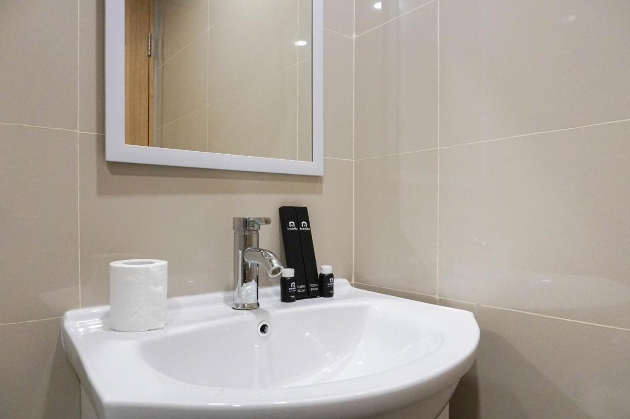 Modern 2br At Maqna By Travelio Jakarta